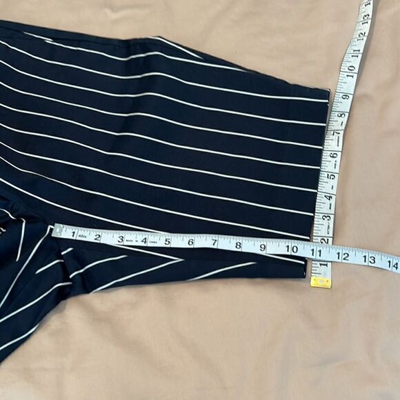 Reitmans sz9 juniors navy white strip stretchy zip front belt loops shorts EUC - Picture 12 of 13